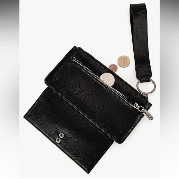 Wrangler Black Leather Wallet with Keychain Loop - Picture 3 of 6